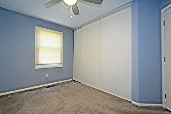 Building Photo - Beautiful 2-Bed 1-Bath Condo in Bloomington - Available Now!