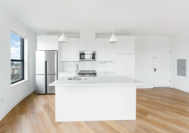 Building Photo - 175 W 7th St