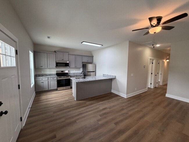 Building Photo - New Construction 3 bed 2 Bath Duplex in Shelbyville