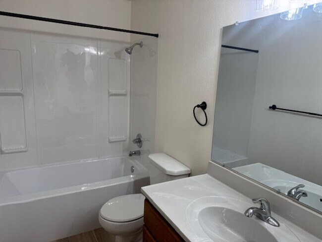 Building Photo - Bishop Street (605)