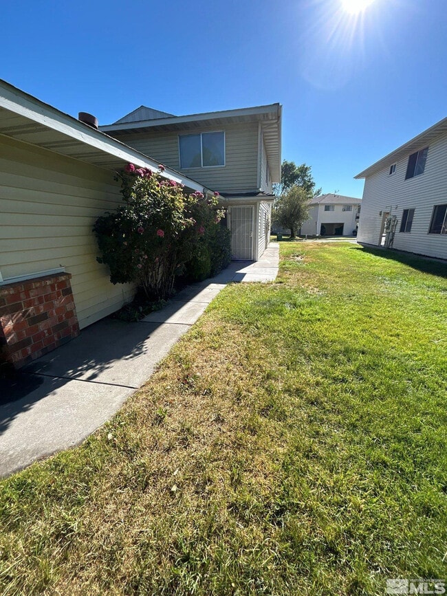 Primary Photo - 5020 Catalina Dr