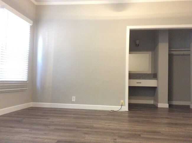 Light Gray with White Trimmed Walls - 2222 Cambridge St