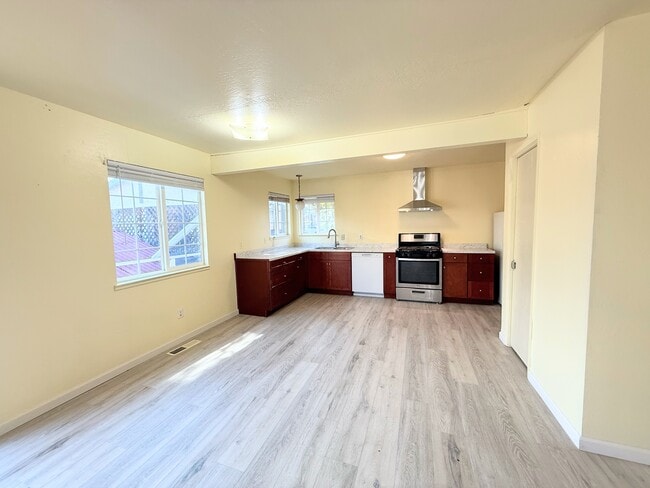 Building Photo - 282 W St Charles St