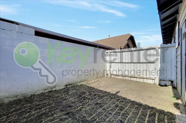 Building Photo - 246 Santiago Ave