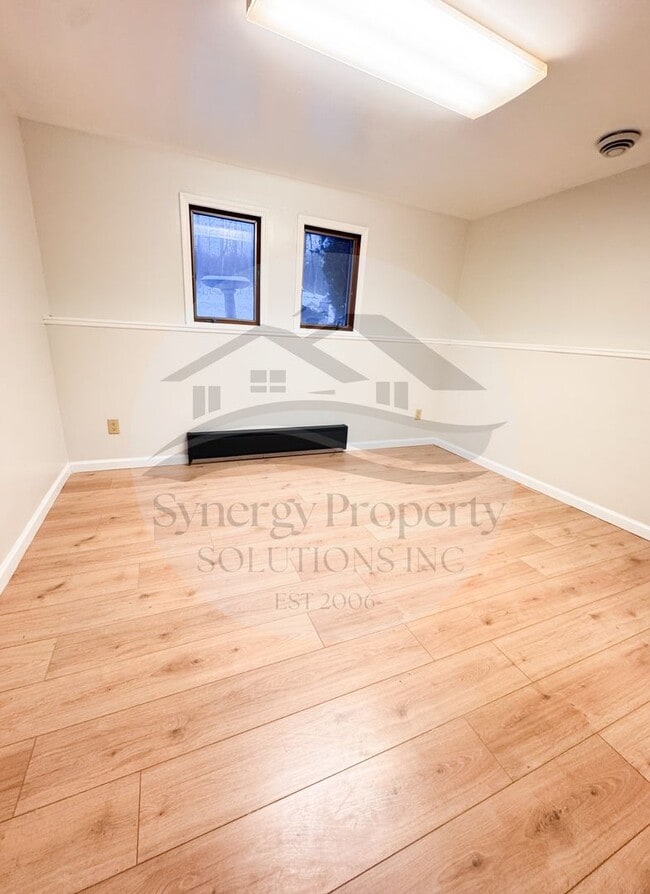 Building Photo - Lexington Schools Split Level