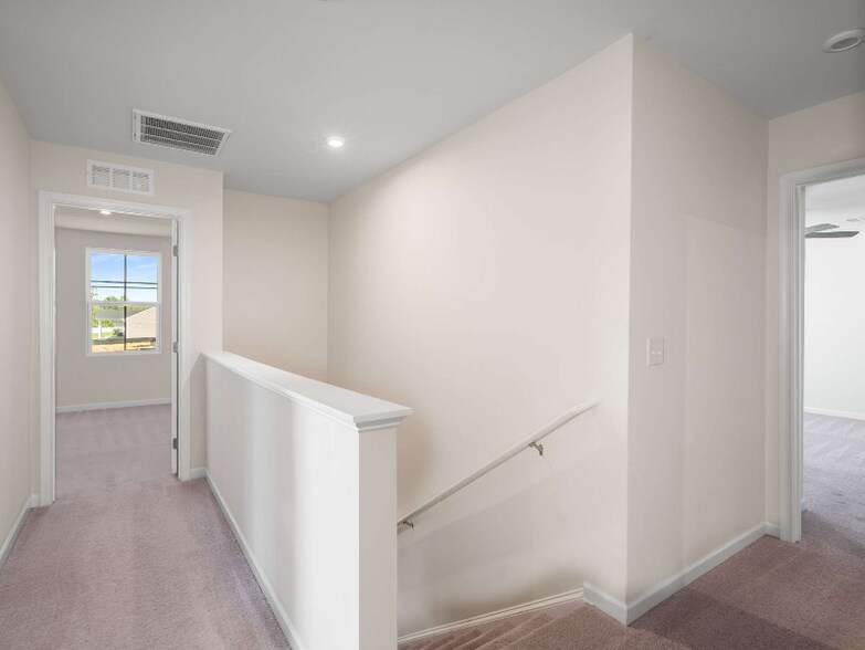 Building Photo - 1716 Quail Run Wy