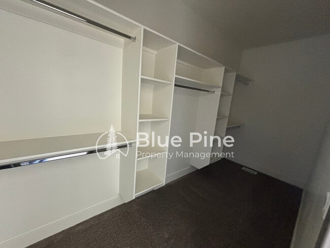 Building Photo - 5133 Beach Dr