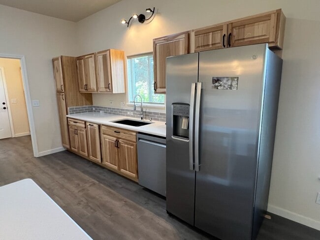 Building Photo - New Construction! 2 bed/ 2 bath with VIEWS...