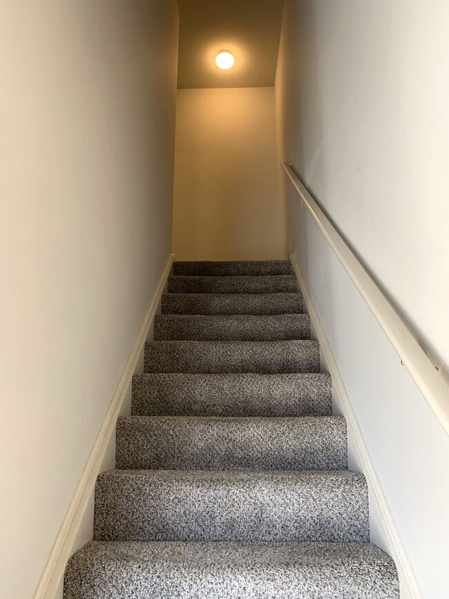 Building Photo - Make This Beautiful 3-Bedroom Townhouse Yo...