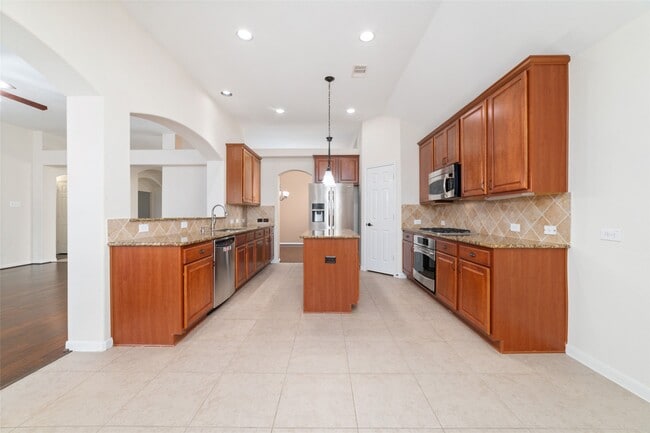 Building Photo - 14011 Pawnee Trails Dr