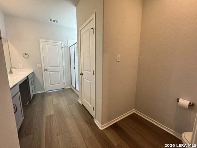 Building Photo - Newer Beautiful Home featuring 3-bedroom 2 Bath Plus office