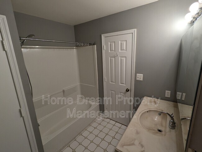 Building Photo - 11605 Rutherford Dr
