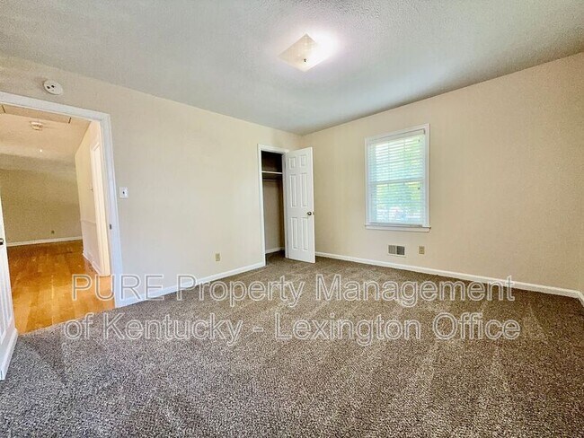 Building Photo - 2077 Dogwood Dr
