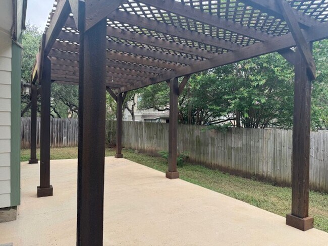 Building Photo - What a Gem! Spacious, Renovated 1-Story Ho...