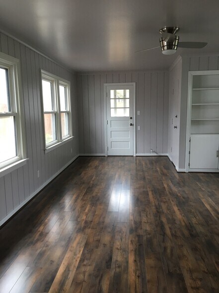 Building Photo - 903 Kingsley Ave