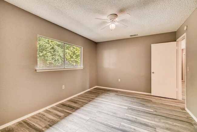Building Photo - 16406 Spruce Cove St