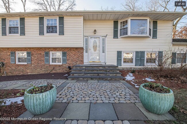 Primary Photo - 329 Colonial Dr