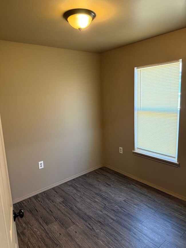 Building Photo - 2809 E 2nd St