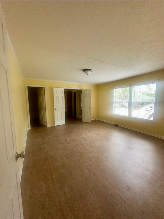 Building Photo - 4 Bed/3 Bath Mobile Home