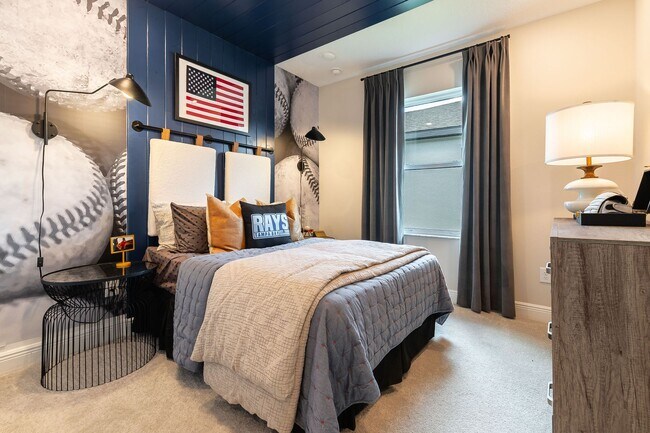 Building Photo - A Luxuriously Furnished 3-Bed, 2-Bath Mode...
