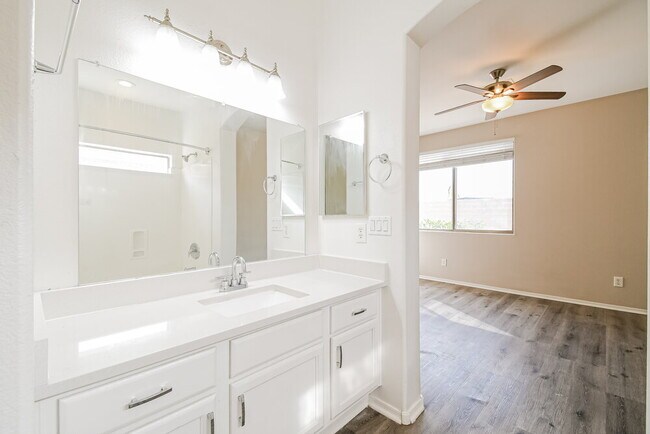 Building Photo - 831 S Nielson Ct