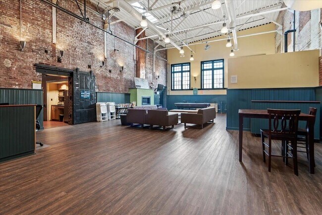 Building Photo - 187 Wayne St