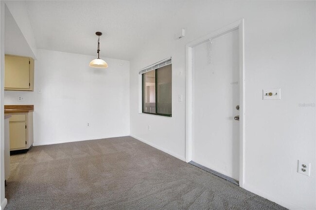 Building Photo - 5223 Vineland Rd