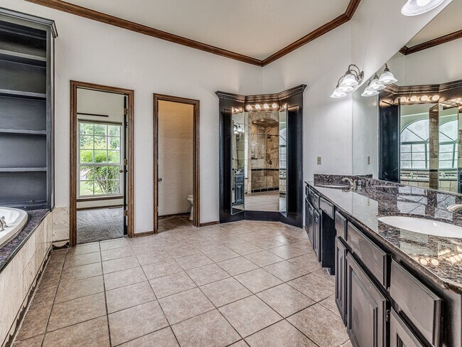 Building Photo - Spacious Home + East Edmond + 4 bedrooms + Fox Lake