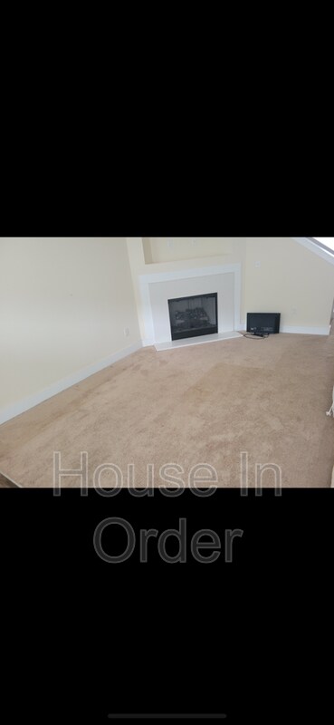 Building Photo - 102 Monmouth Way