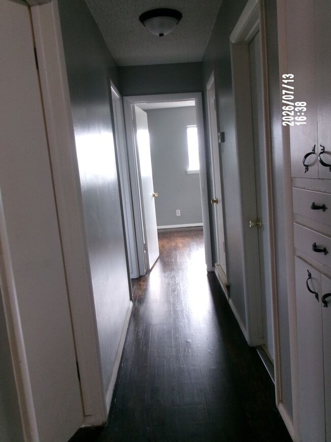 Building Photo - Spacious home with lots of personality located in Lawton Heights