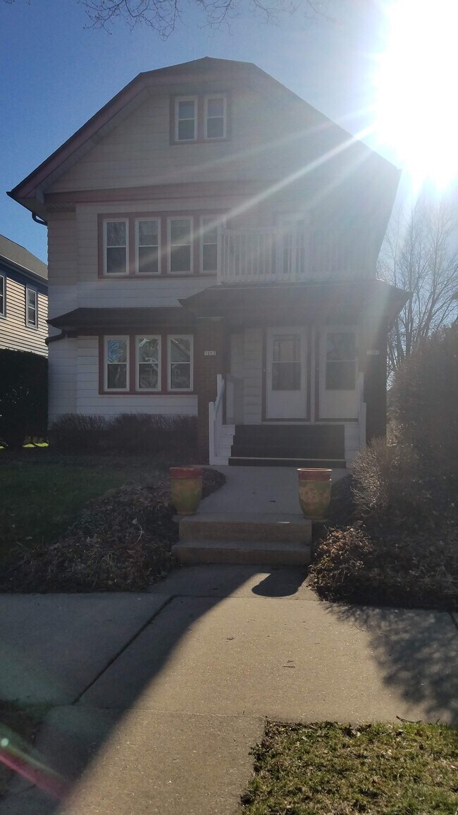 Building Photo - 3263 S Springfield Ave