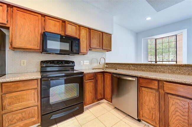 Building Photo - 2121 El Paseo St