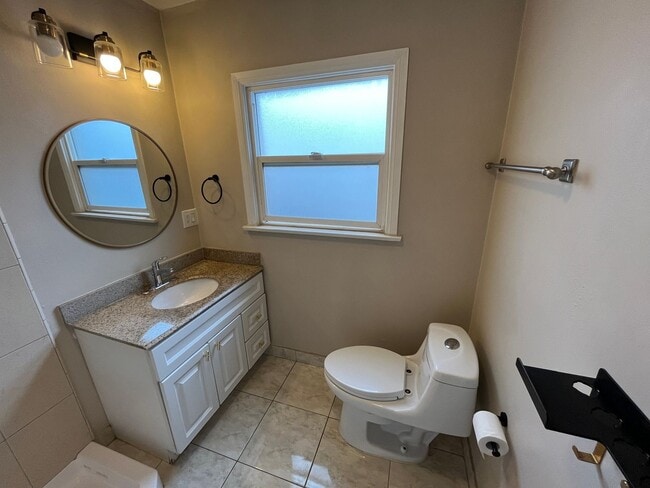 Building Photo - 231 13th St