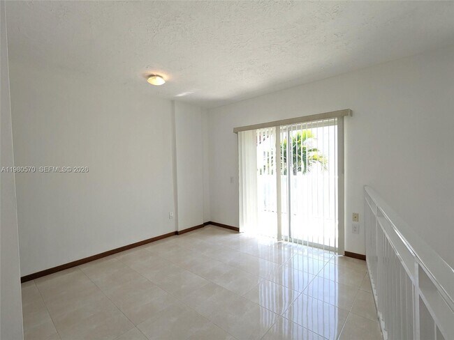 Building Photo - 1528 Brickell Ave