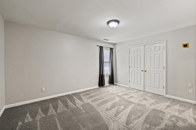 Building Photo - 377 Church St