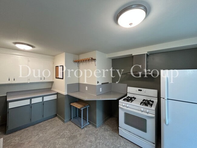 Building Photo - Charming West Eugene Home with Large Yard