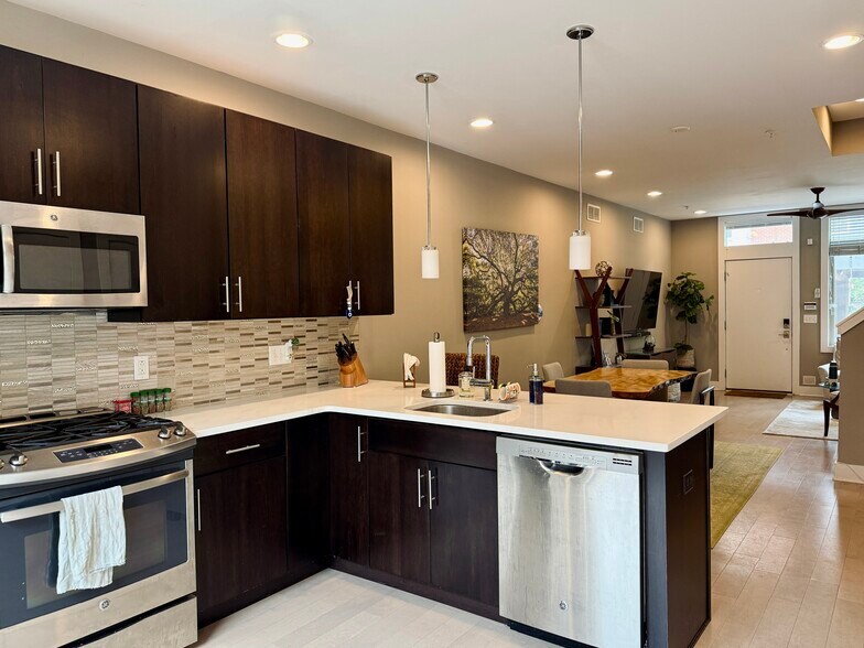 Kitchen - 916 N 5th St
