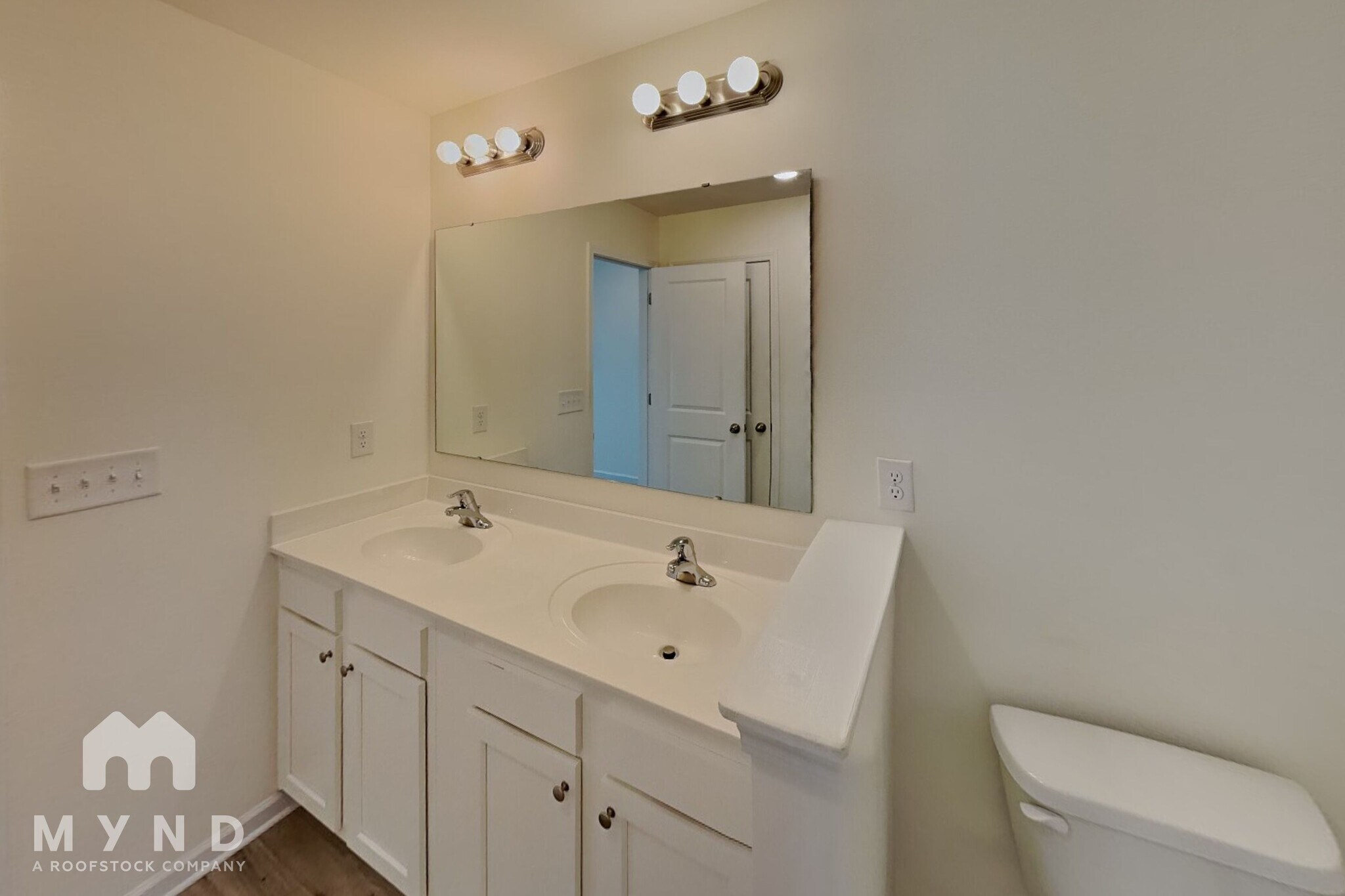 Building Photo - 354 Rayland St