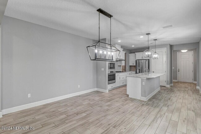 Building Photo - 588 Vista Lake Cir