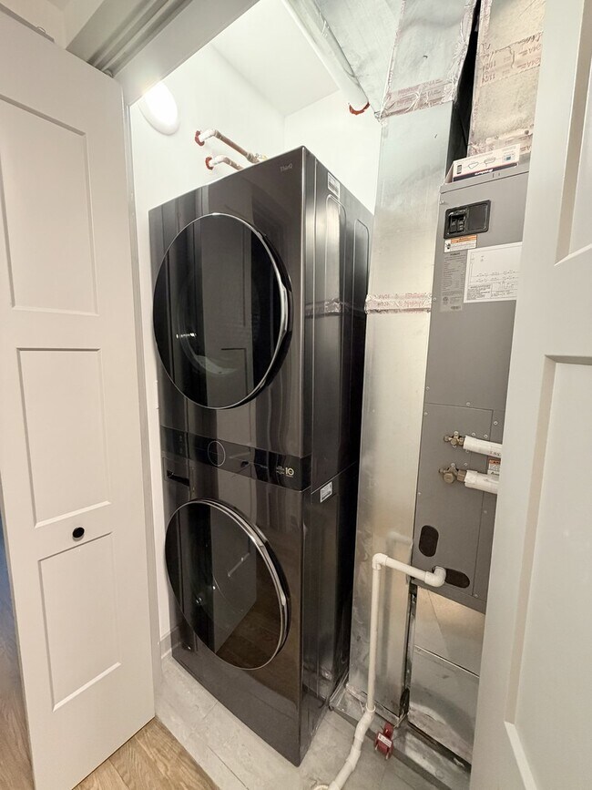 Building Photo - 1335 W Estes Ave