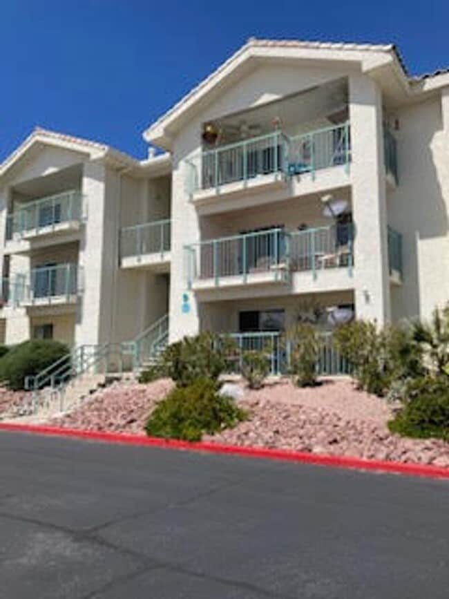 Building Photo - 3550 Bay Sands Dr