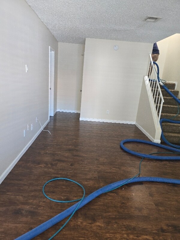 Building Photo - 1104 Willow Tree Dr
