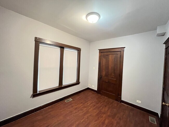 Building Photo - 305 Herkimer St