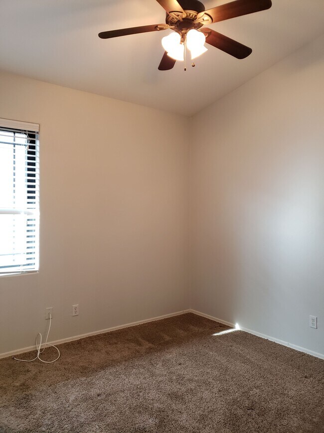 Building Photo - 3224 E Desert Cove Ave
