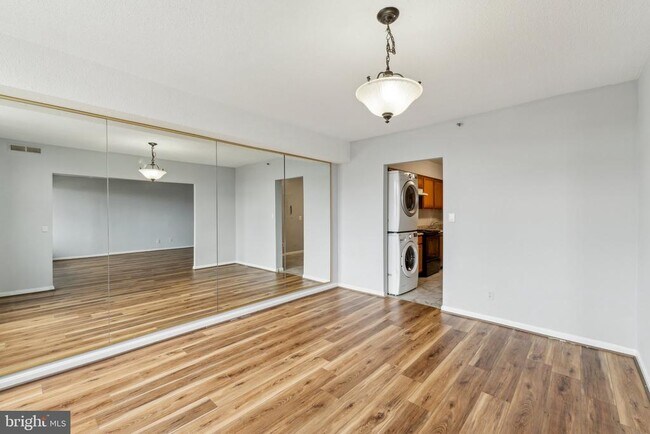 Building Photo - 3713 S George Mason Dr