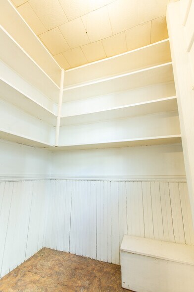 Building Photo - 25 Ashford St