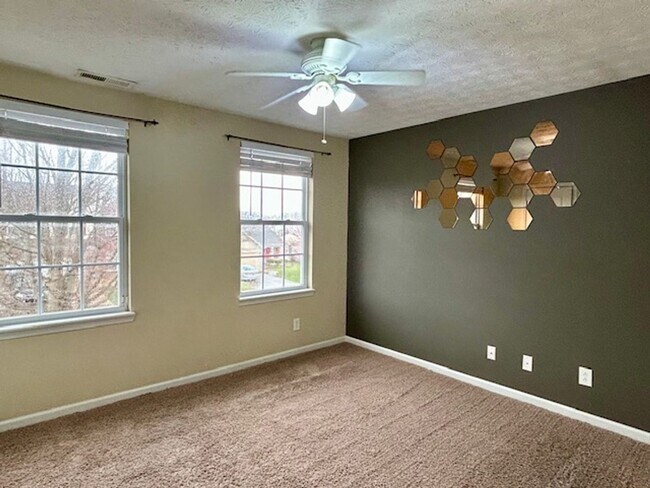 Building Photo - Beautiful 2 Story, 4 Bedroom, with a Full ...