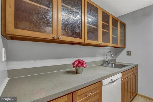 Building Photo - Gorgeous condo in Aspen Forest!