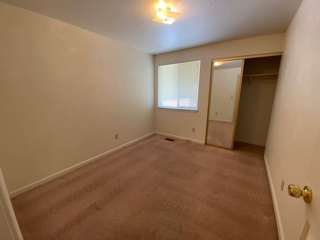Building Photo - 1001 Sunburst Dr
