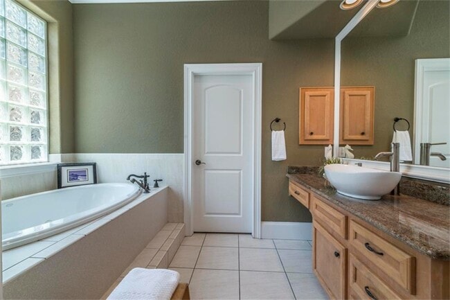 Building Photo - 15306 Coastal Oak Ct